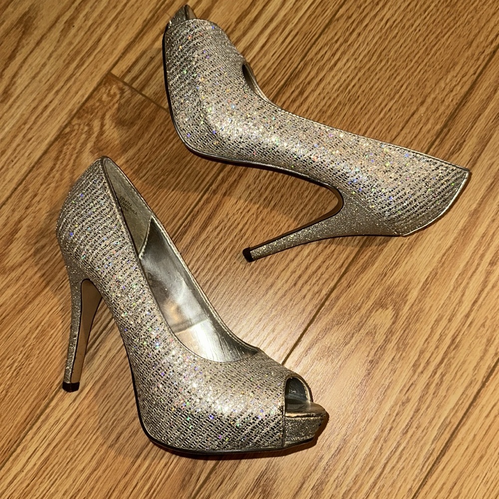 Silver heels - Picture 4 of 5